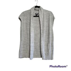 Gap gray lightweight short sleeve sweater vest